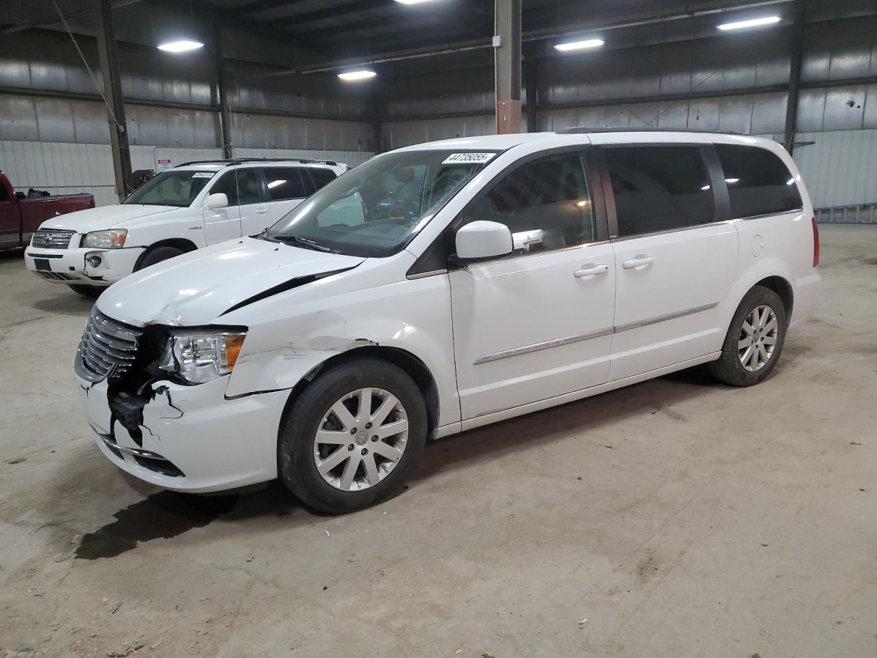 2014 CHRYSLER TOWN & COU