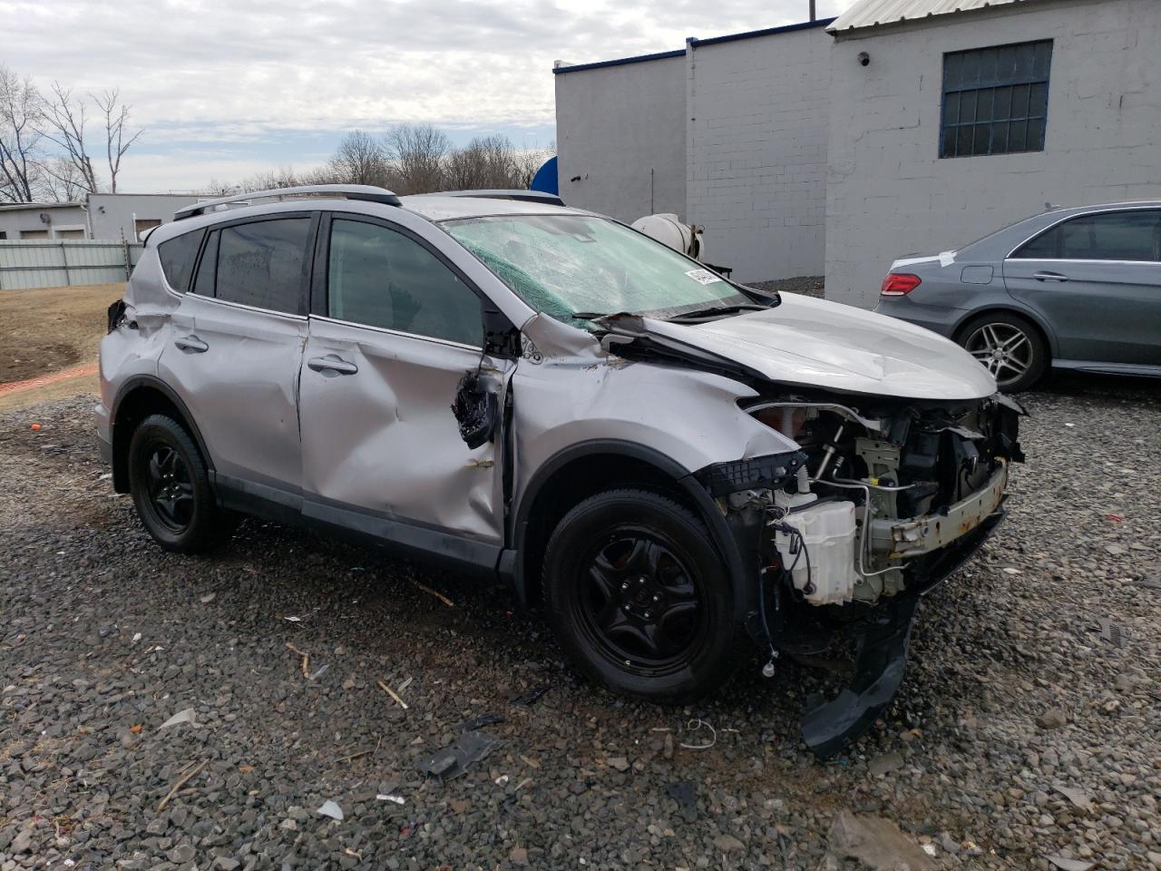 2018 TOYOTA RAV4 LE - Фото 4