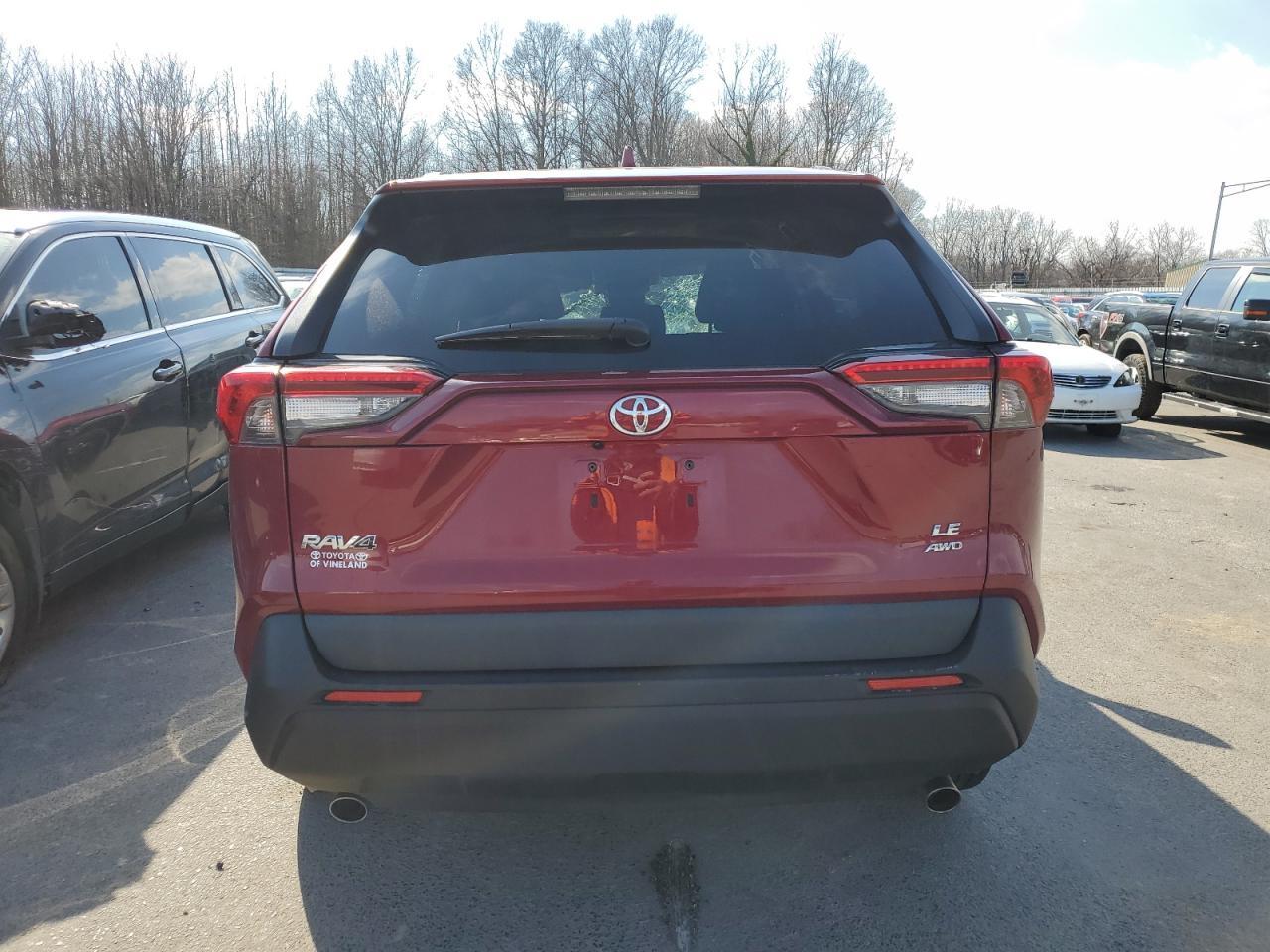 2021 TOYOTA RAV4 LE - Фото 6