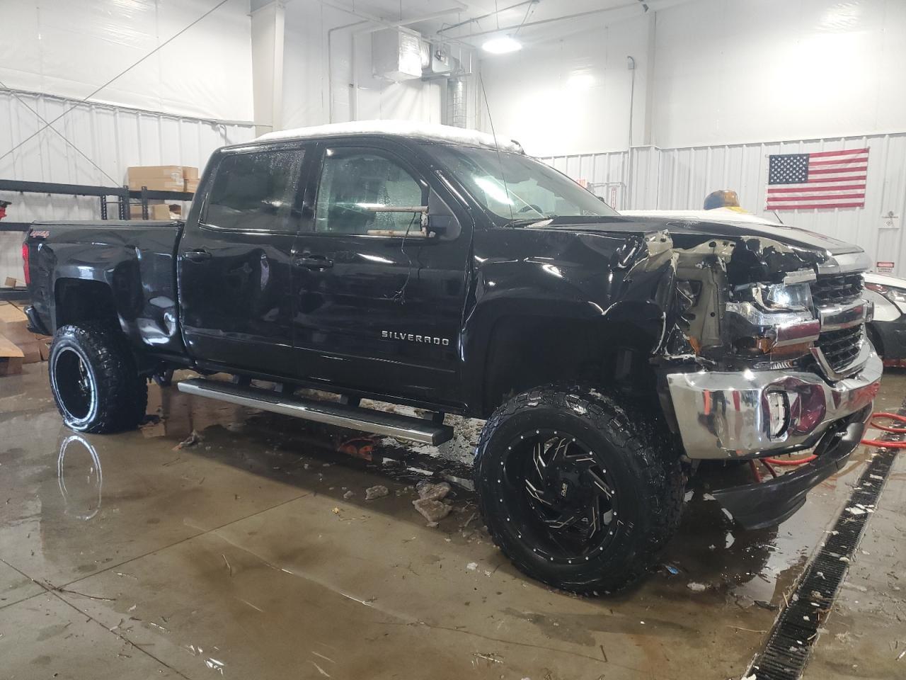 2017 CHEVROLET SILVERADO - Image 4