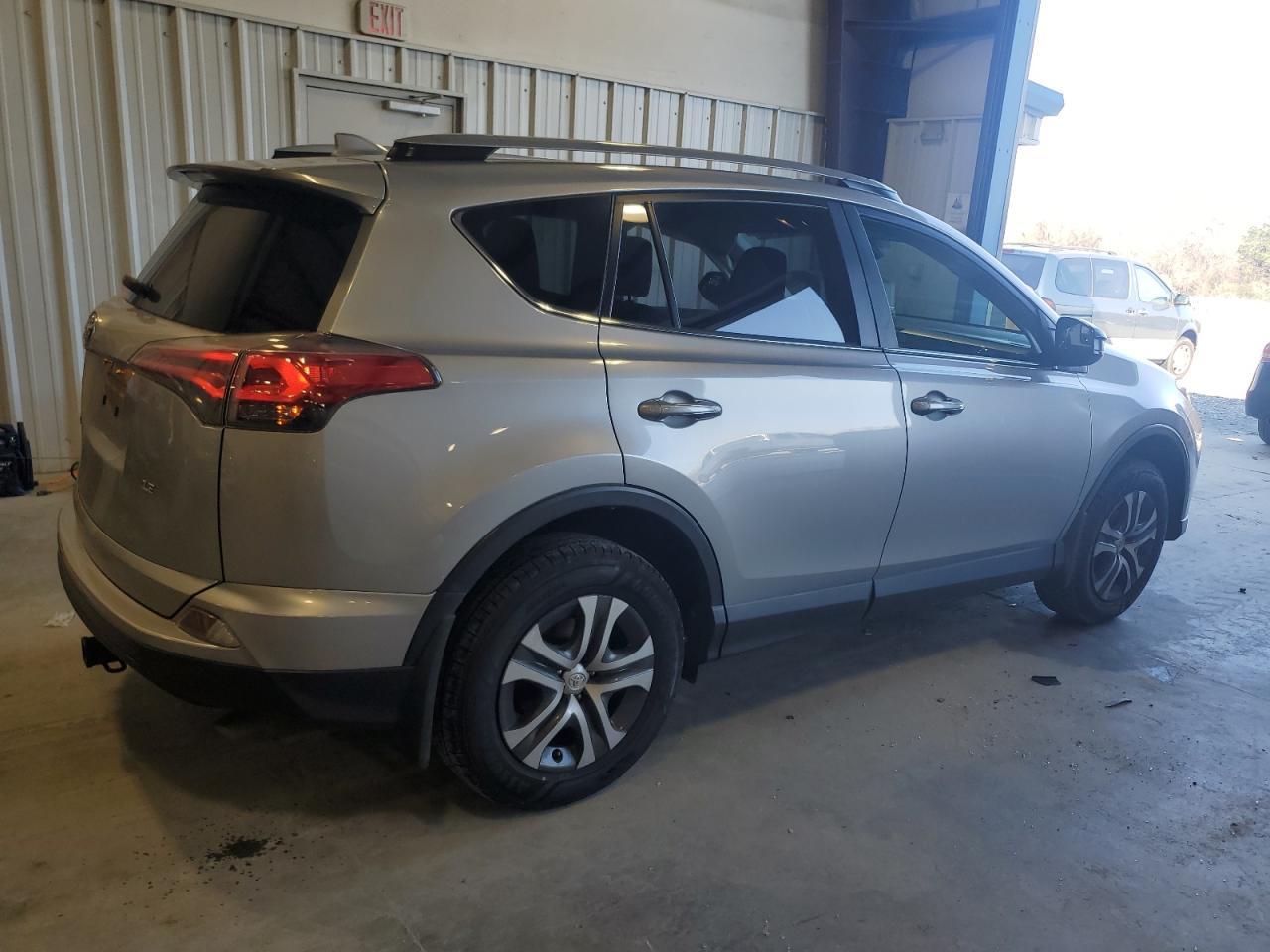 2018 TOYOTA RAV4 LE - Фото 3