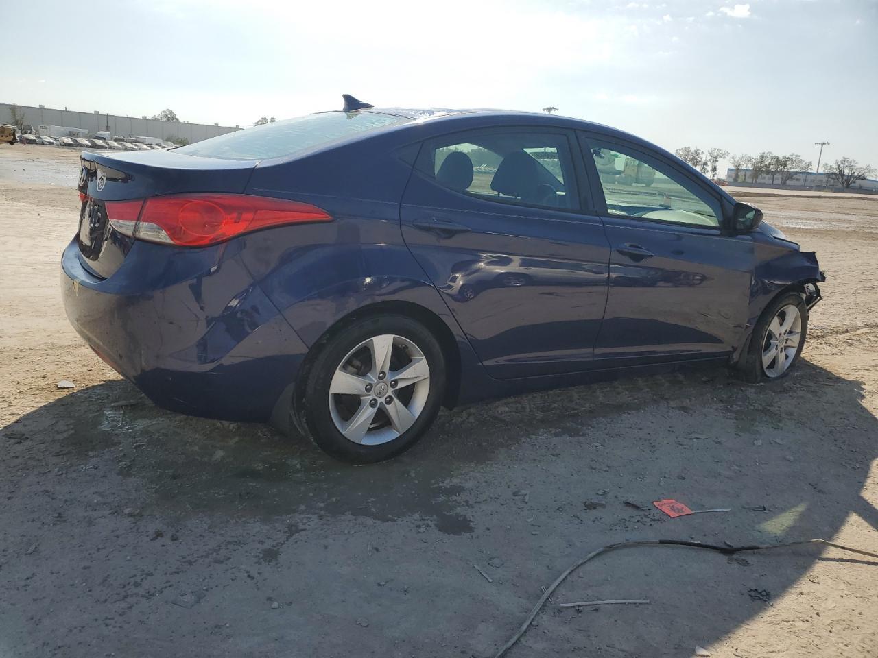 2013 HYUNDAI ELANTRA GL - Image 3