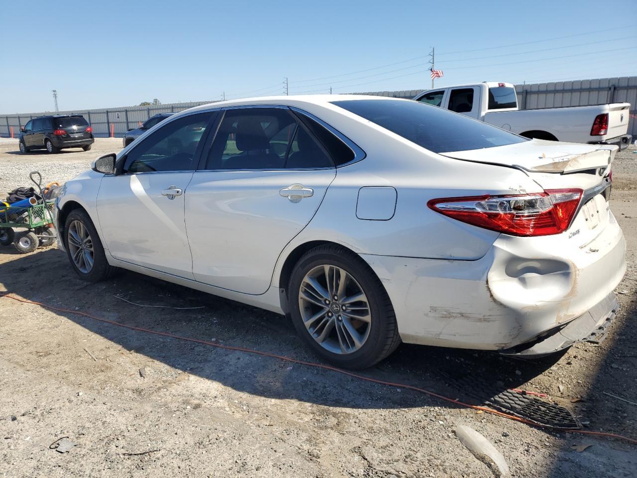 2017 TOYOTA CAMRY LE - Фото 2