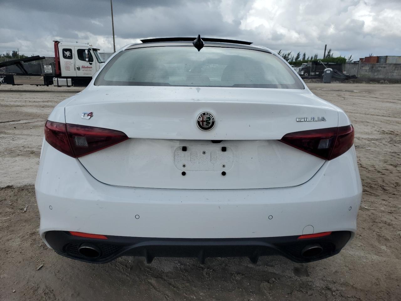 2017 ALFA ROMEO GIULIA Q4 - Image 6