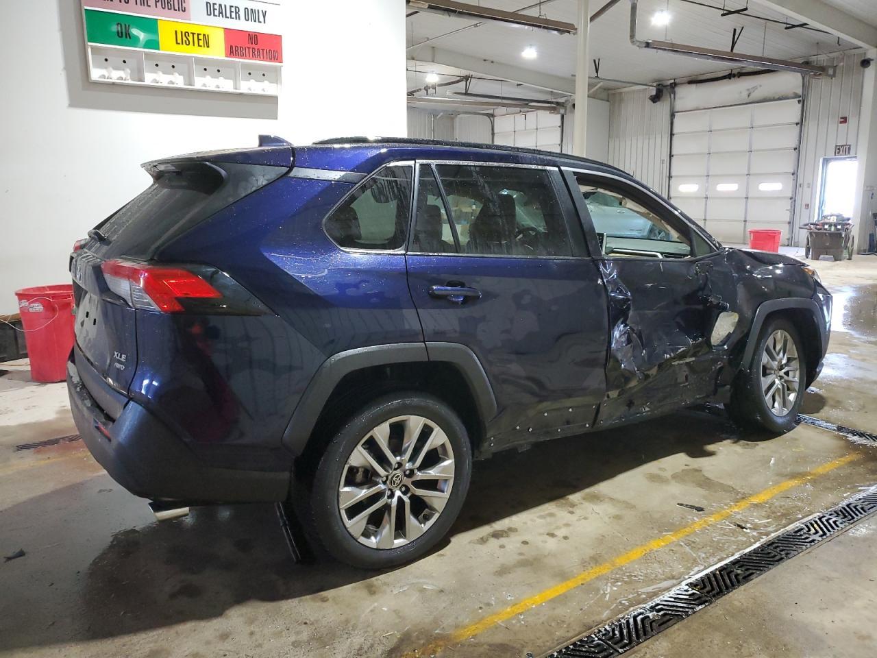 2020 TOYOTA RAV4 XLE P - Image 3