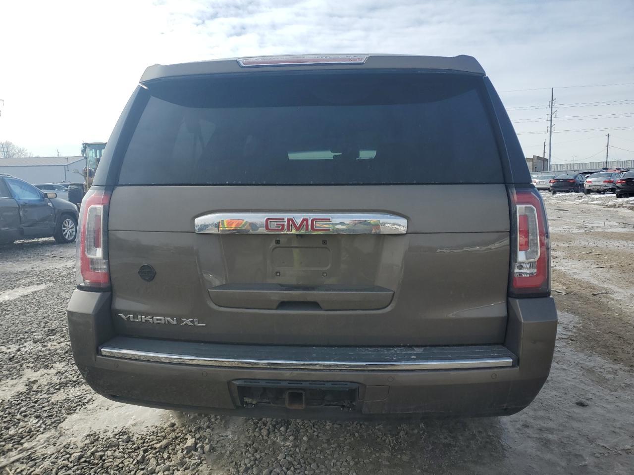 2016 GMC YUKON XL D - Фото 6