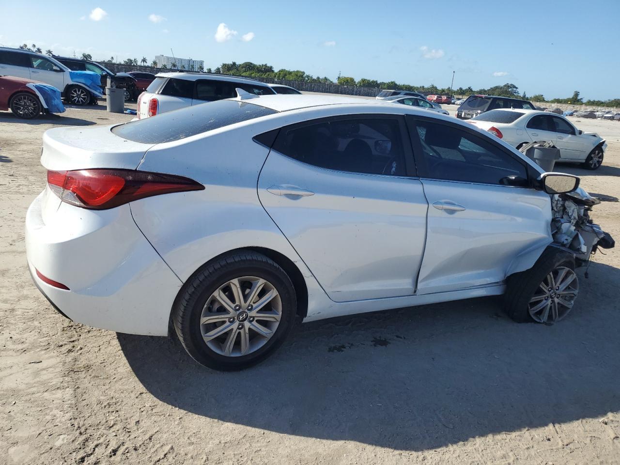 2015 HYUNDAI ELANTRA SE - Image 3