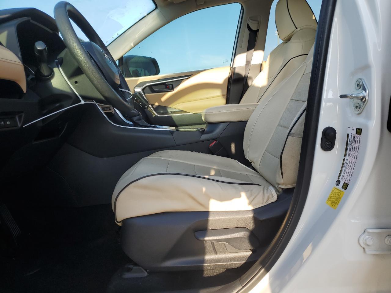 2021 TOYOTA RAV4 LE - Image 7