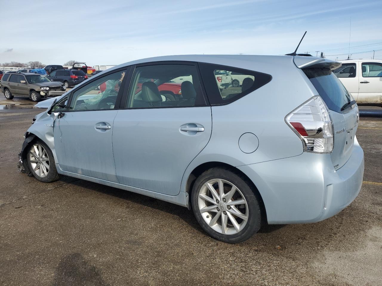 2013 TOYOTA PRIUS V - Image 2