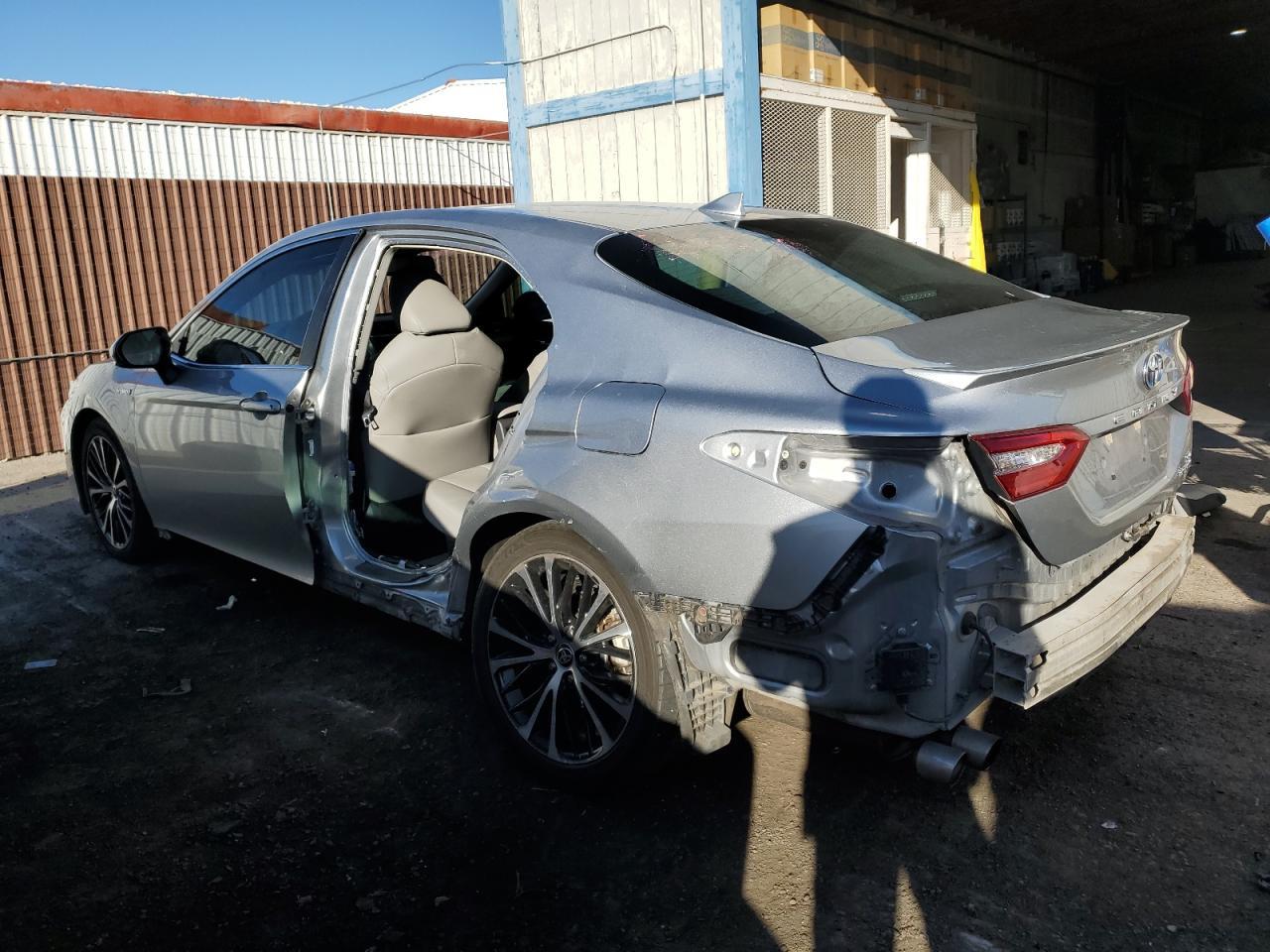 2020 TOYOTA CAMRY SE - Image 2