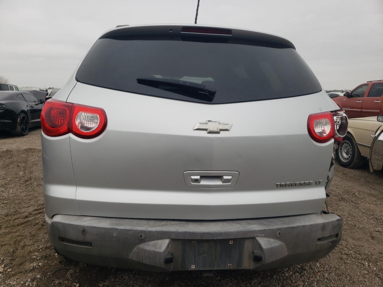 2011 CHEVROLET TRAVERSE L - Фото 6