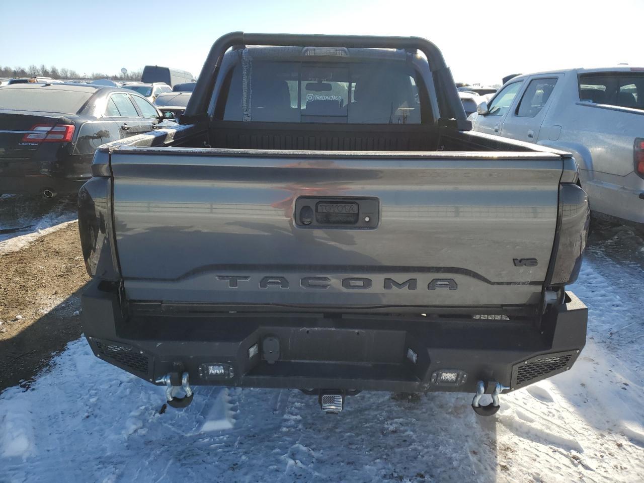 2017 TOYOTA TACOMA DOU - Фото 6