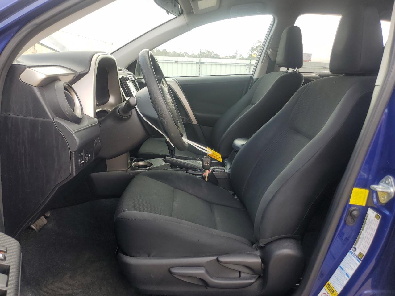 2015 TOYOTA RAV4 LE - Фото 7