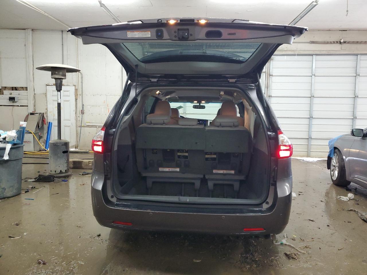 2015 TOYOTA SIENNA XLE - Фото 6