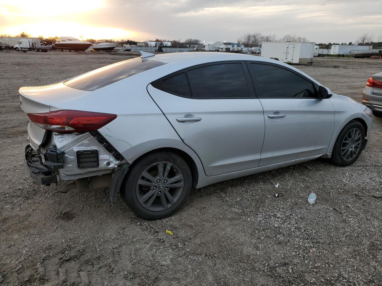 2018 HYUNDAI ELANTRA SE - Фото 3