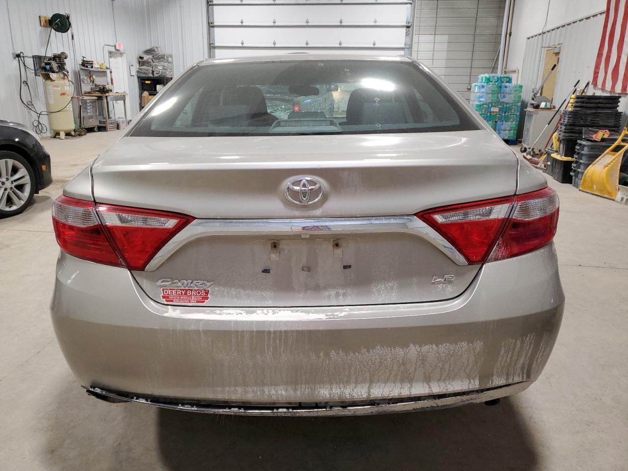 2017 TOYOTA CAMRY LE - Фото 6