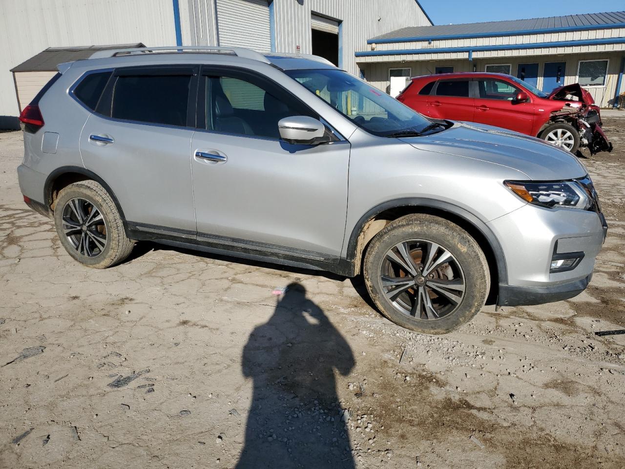 2017 NISSAN ROGUE SV - Фото 4