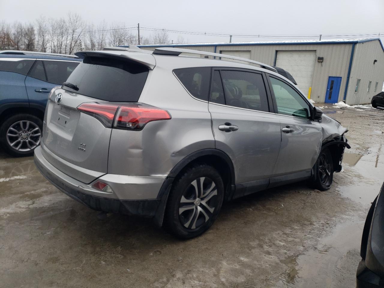 2017 TOYOTA RAV4 LE - Фото 3