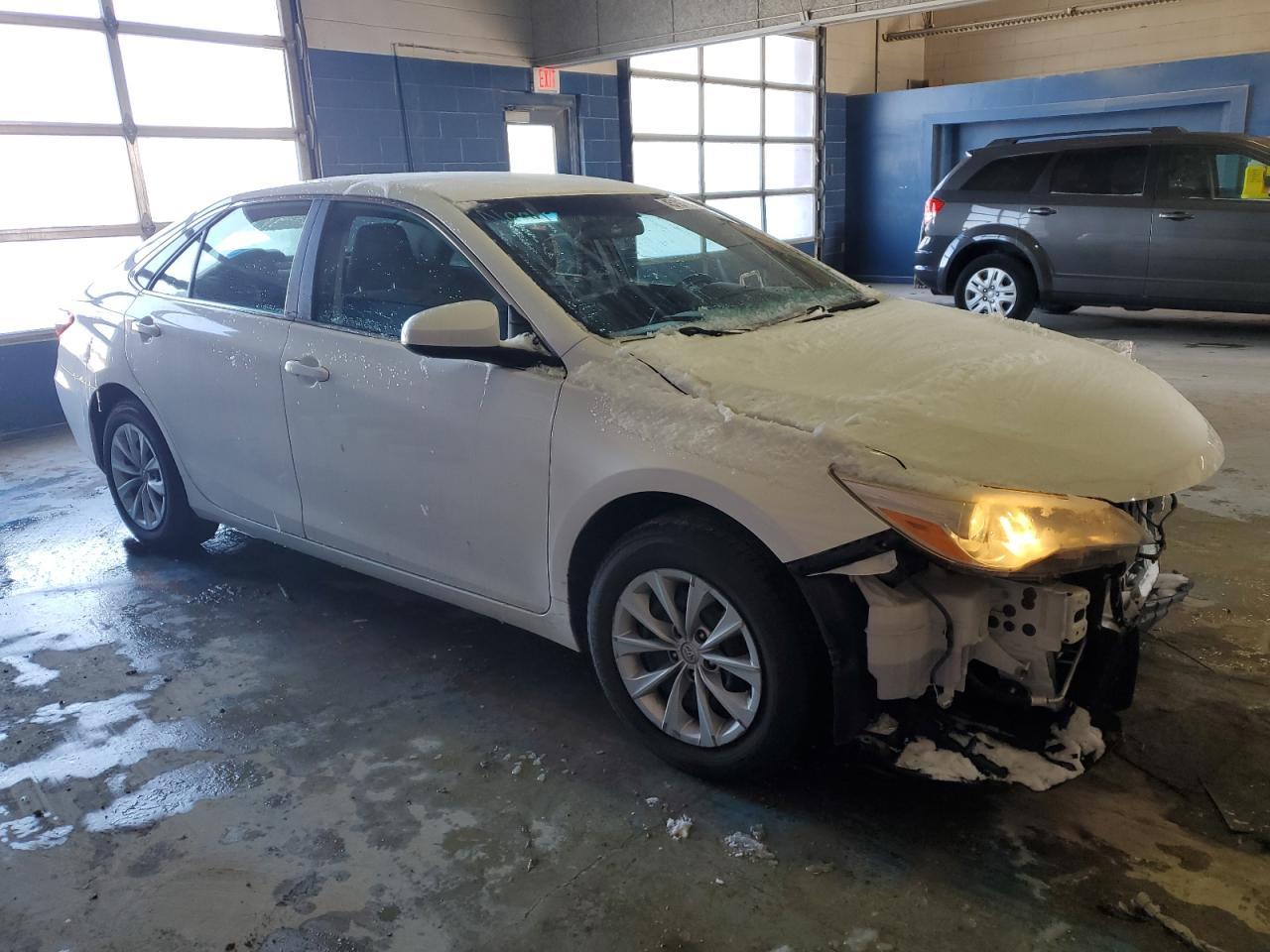2016 TOYOTA CAMRY LE - Фото 4