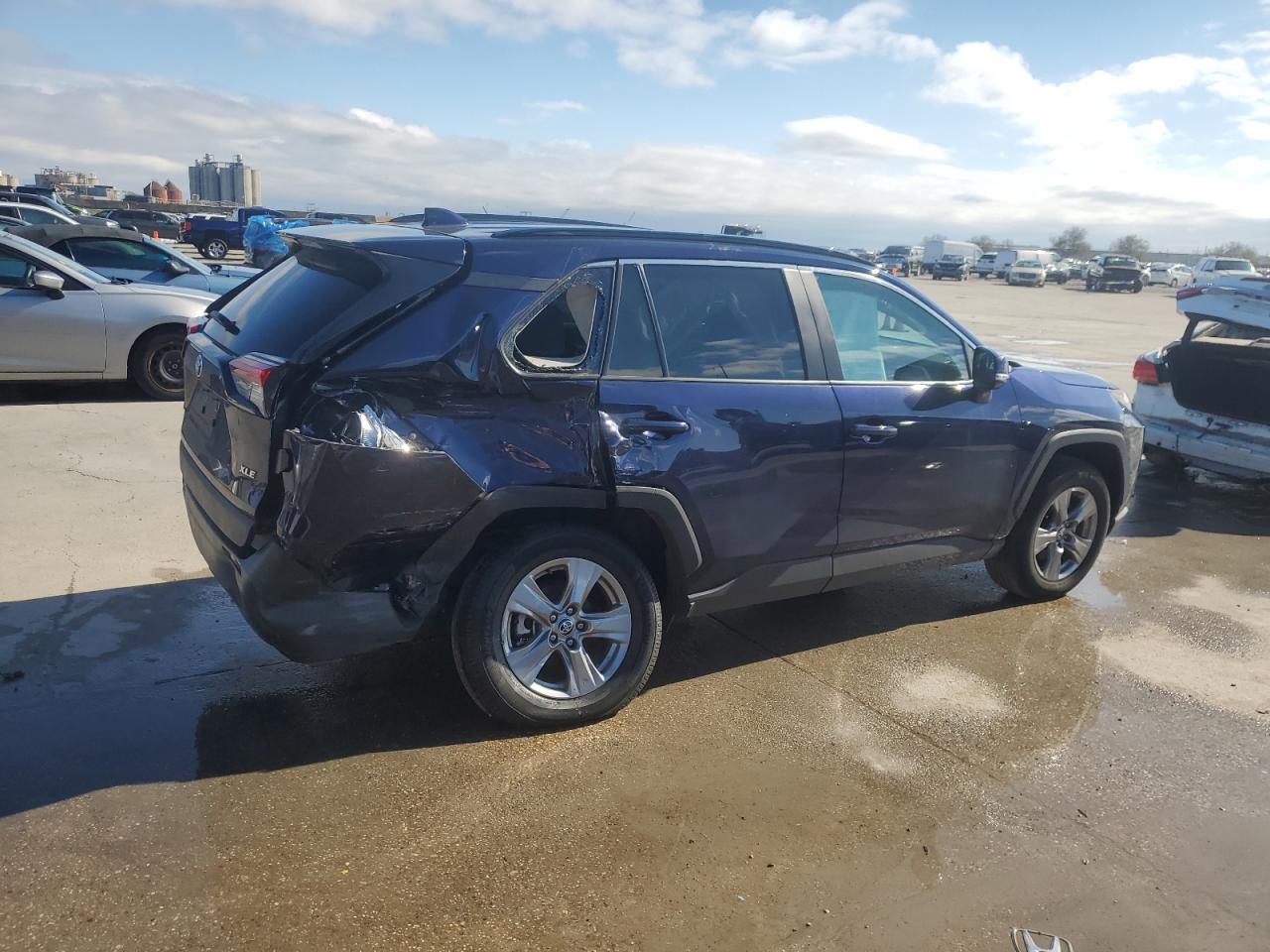 2022 TOYOTA RAV4 XLE - Фото 3