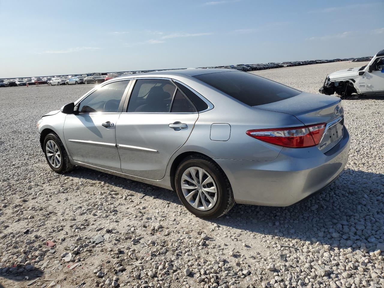 2017 TOYOTA CAMRY LE - Фото 2