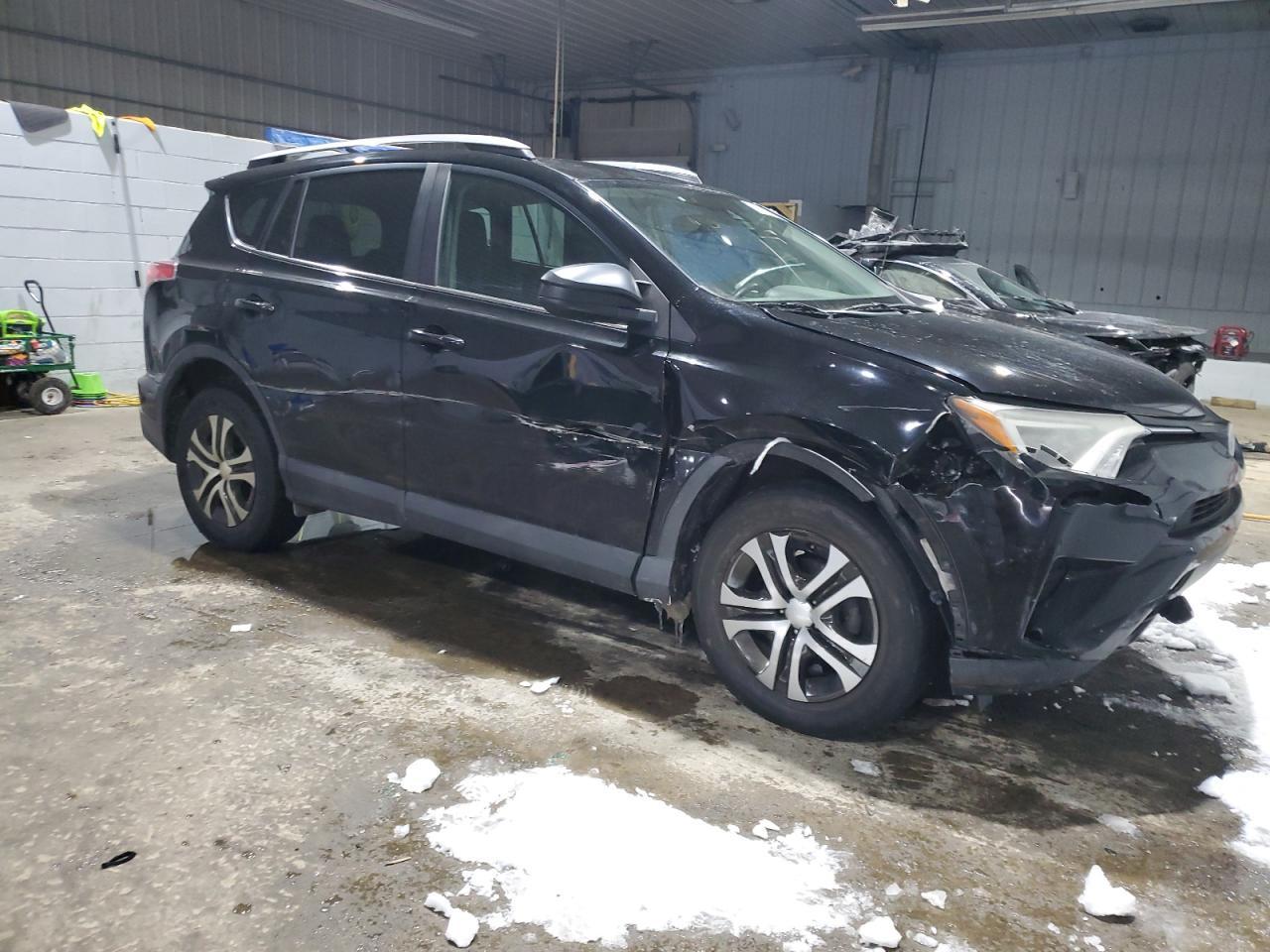 2017 TOYOTA RAV4 LE - Фото 4