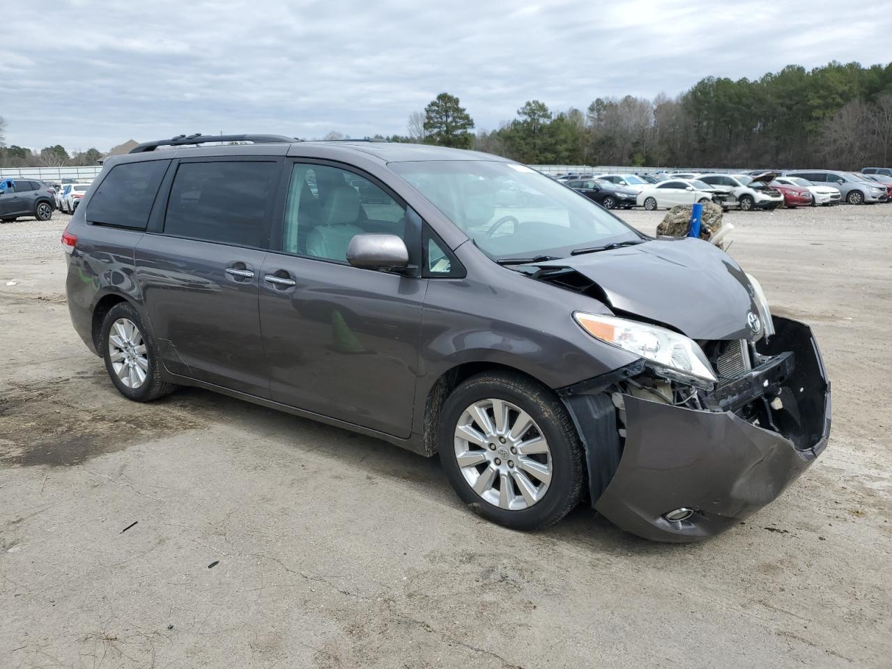 2011 TOYOTA SIENNA XLE - Фото 4
