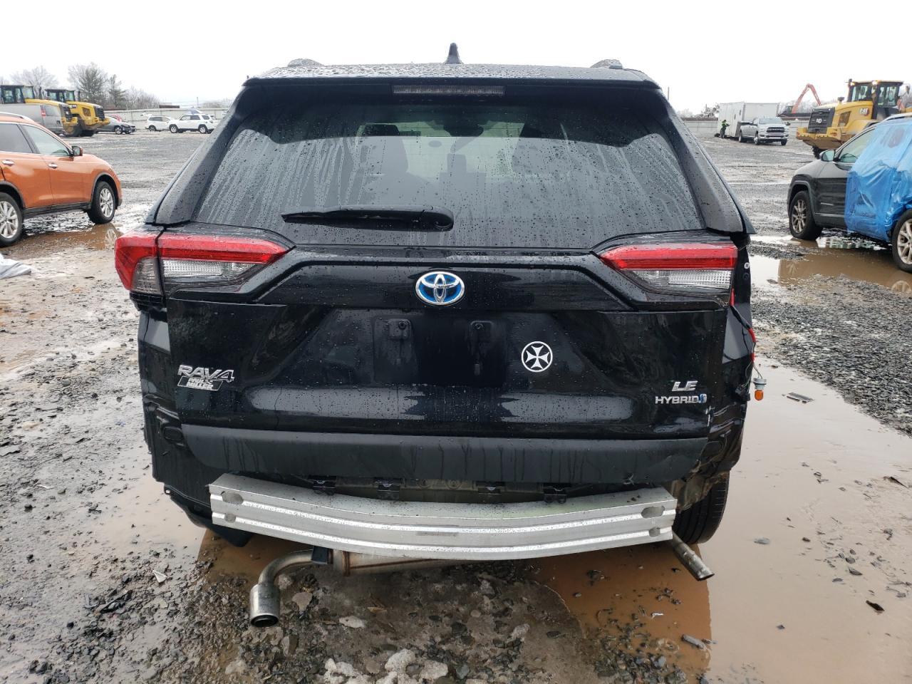 2021 TOYOTA RAV4 LE - Фото 6