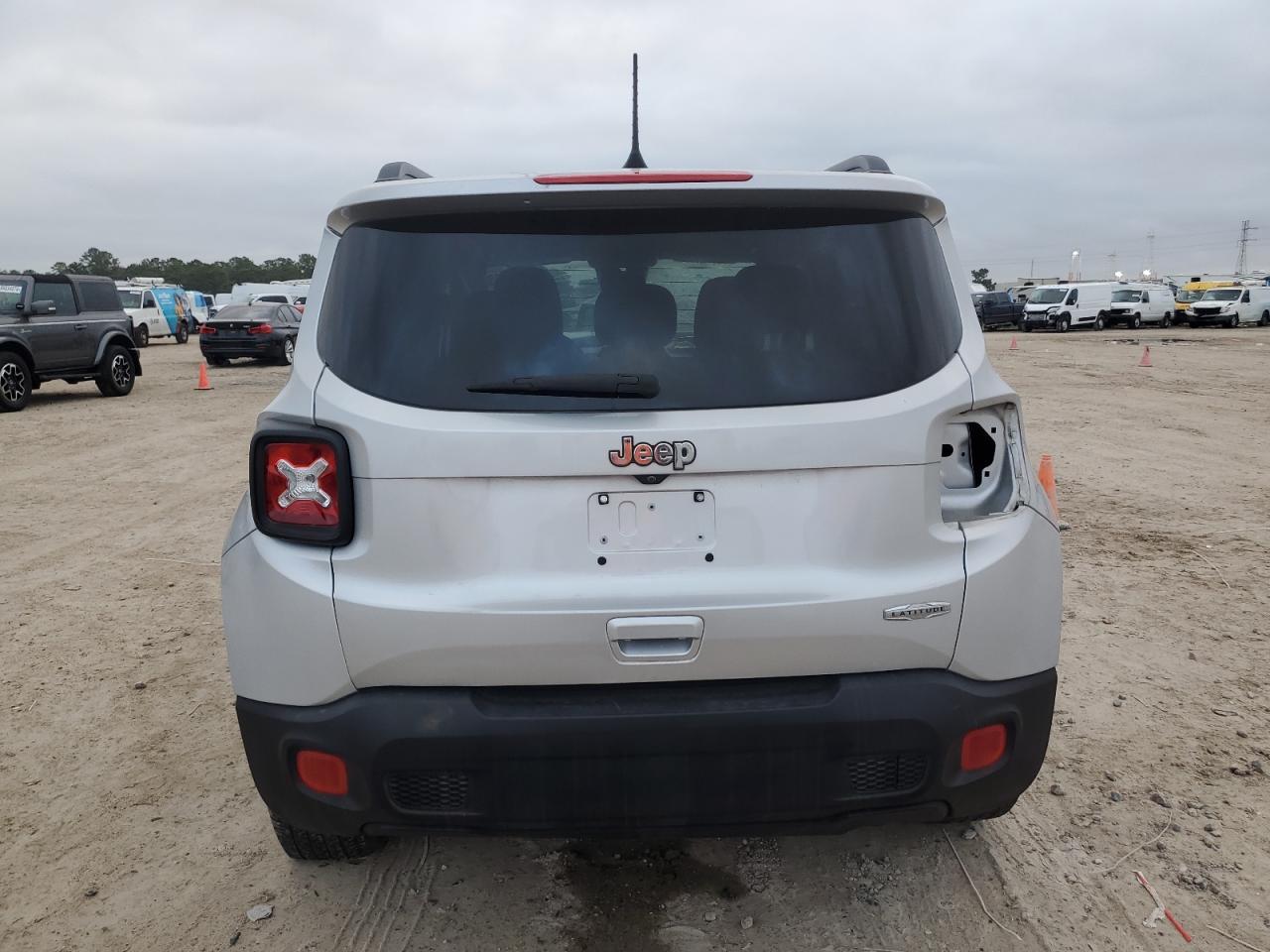 2018 JEEP RENEGADE L - Image 6