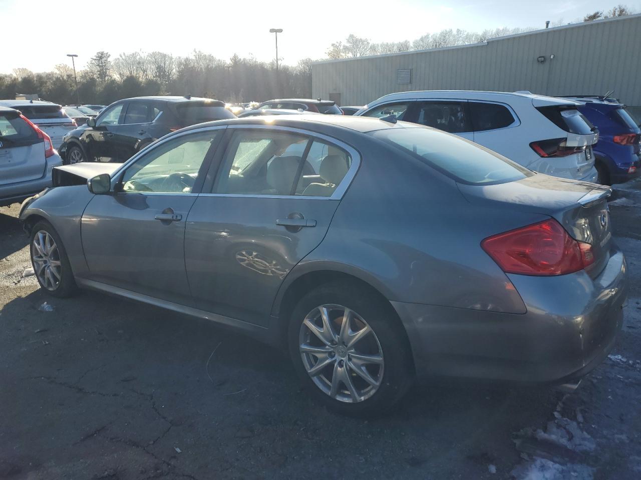 2012 INFINITI G37 - Image 2