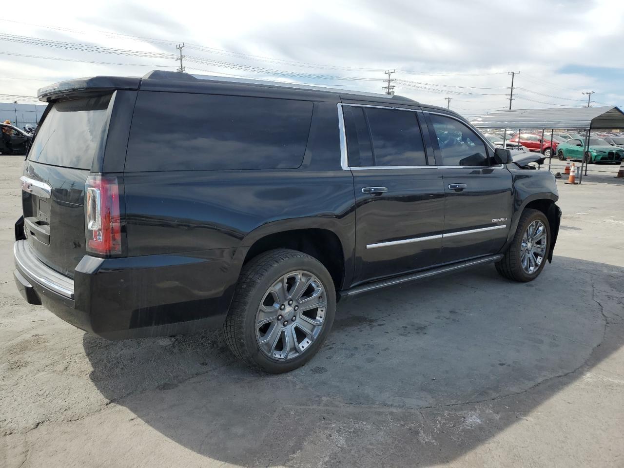 2016 GMC YUKON XL D - Фото 3