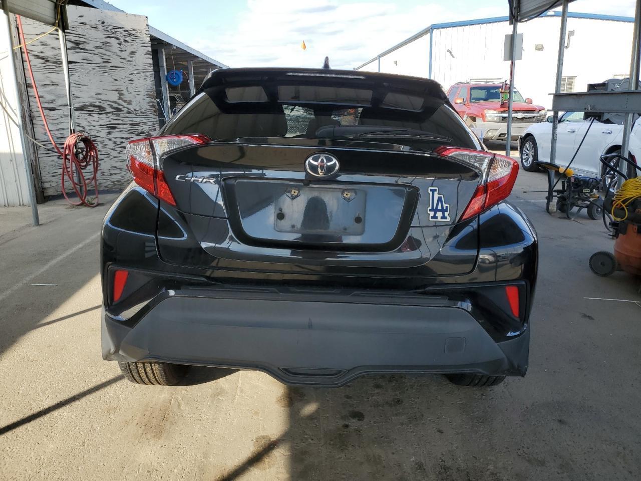 2018 TOYOTA C-HR XLE - Фото 6