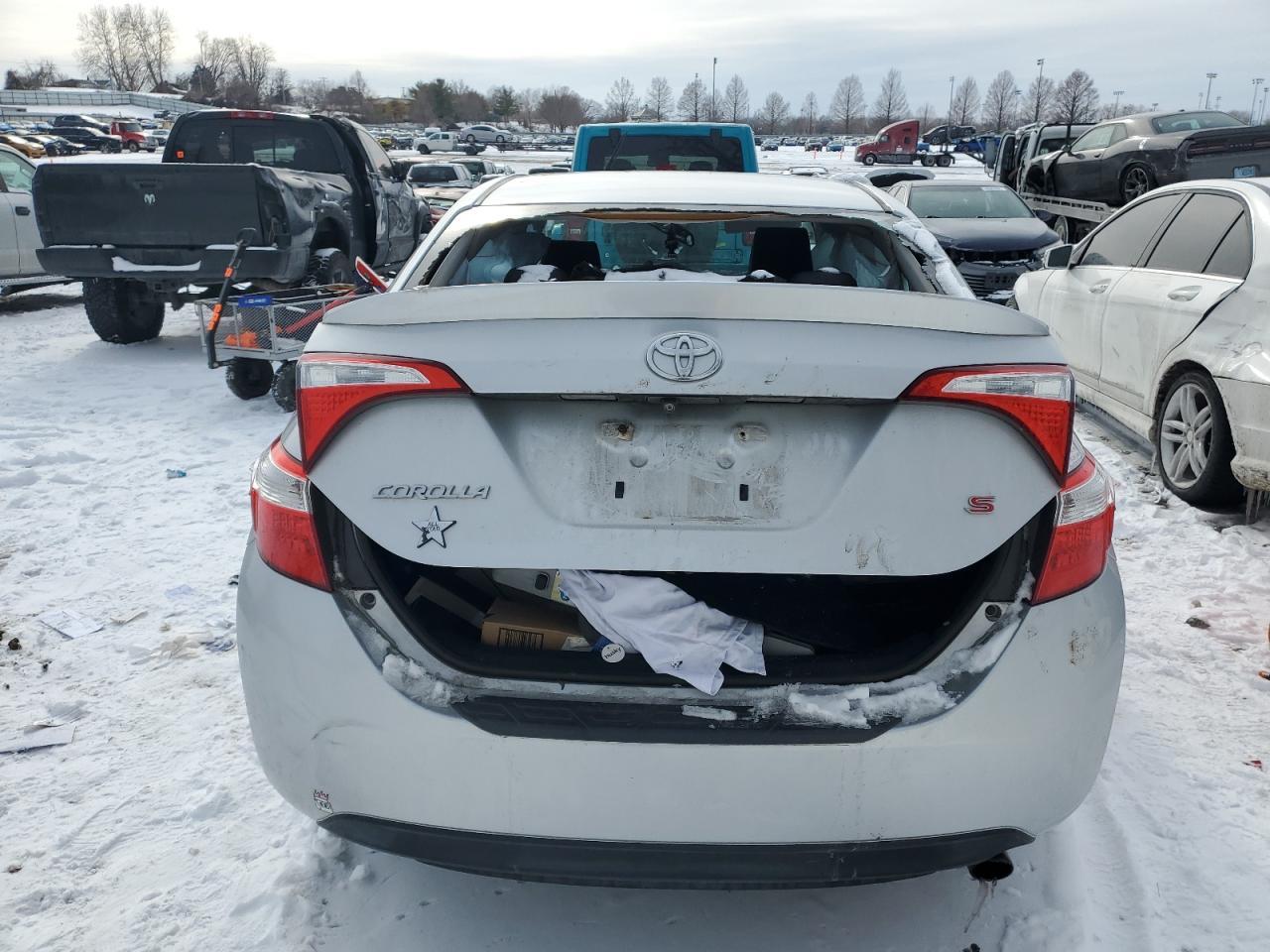 2015 TOYOTA COROLLA L - Фото 6
