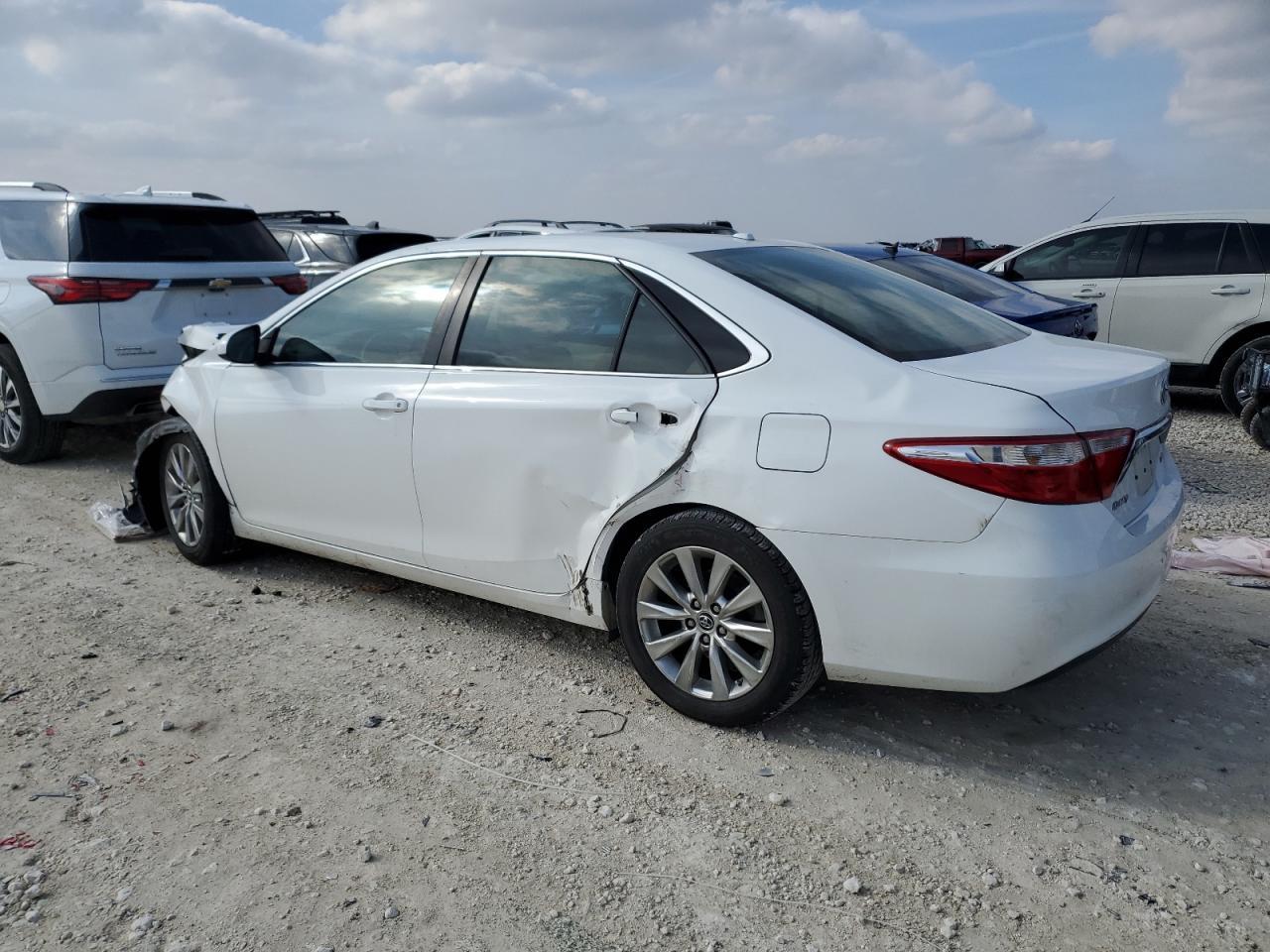 2016 TOYOTA CAMRY LE - Фото 2