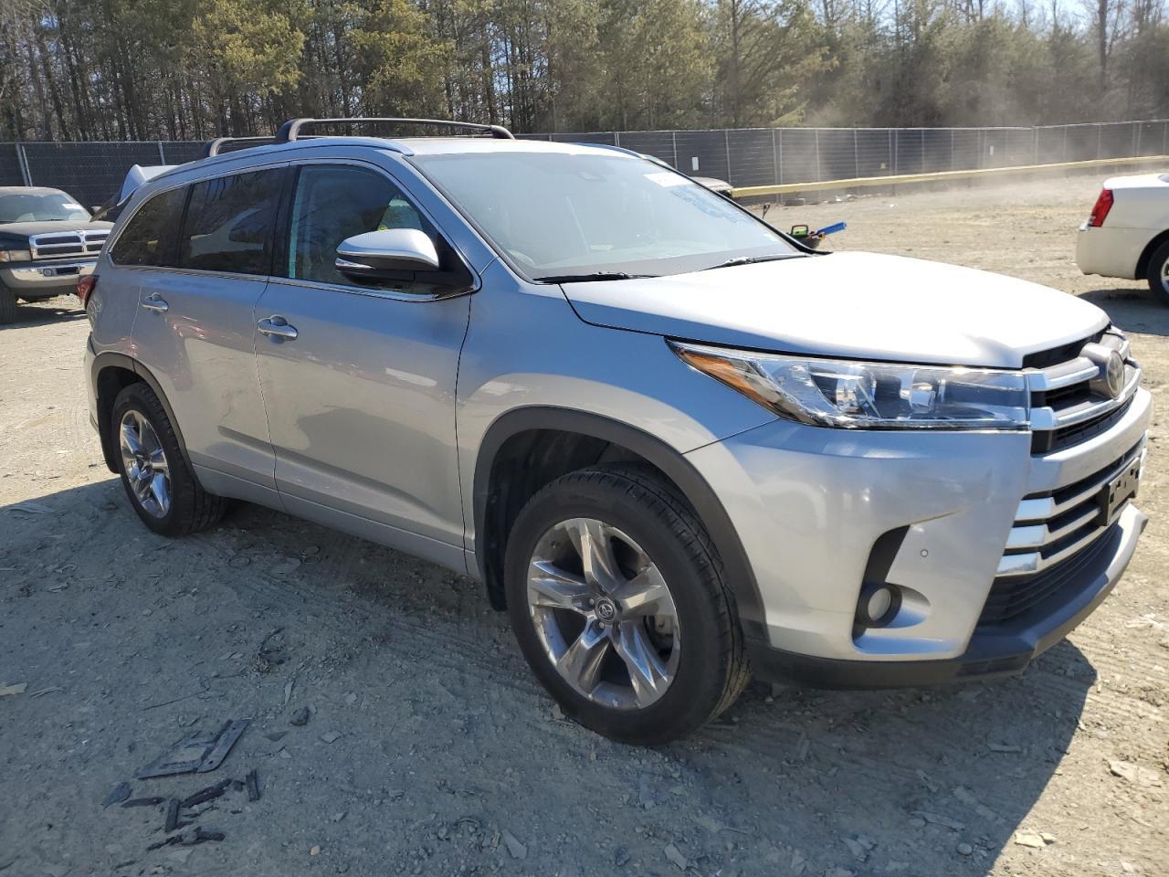 2018 TOYOTA HIGHLANDER - Image 4