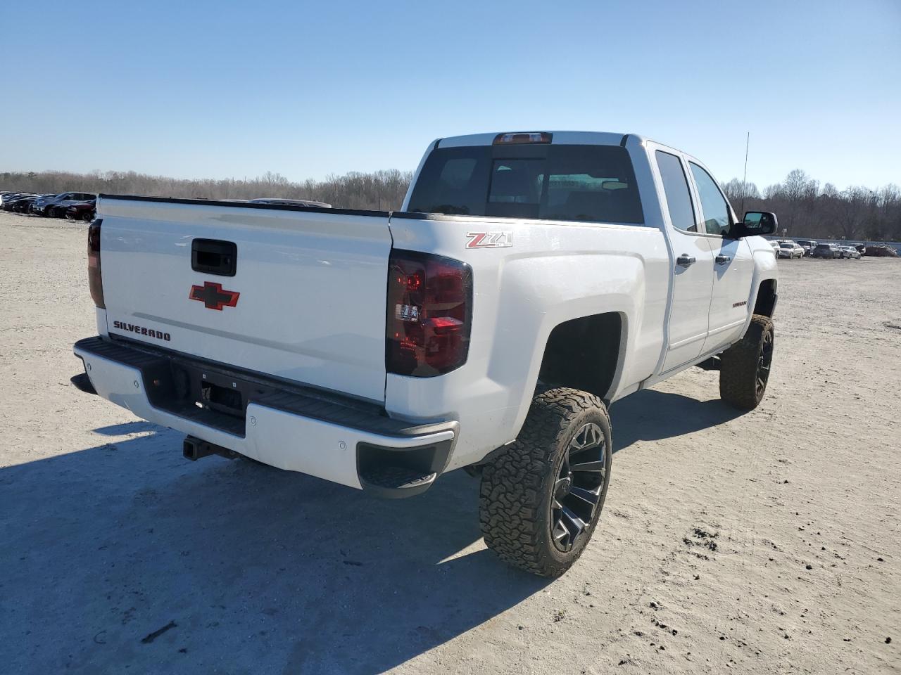 2017 CHEVROLET SILVERADO - Image 3