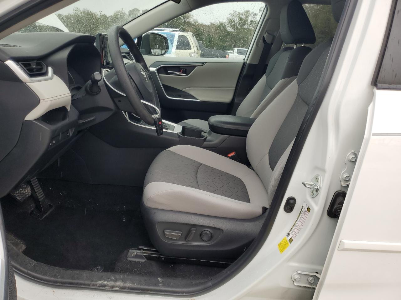 2022 TOYOTA RAV4 XLE - Image 7
