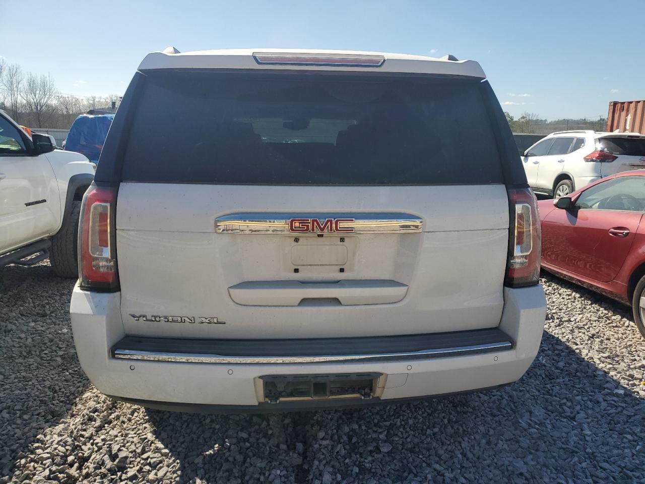 2016 GMC YUKON XL D - Фото 6