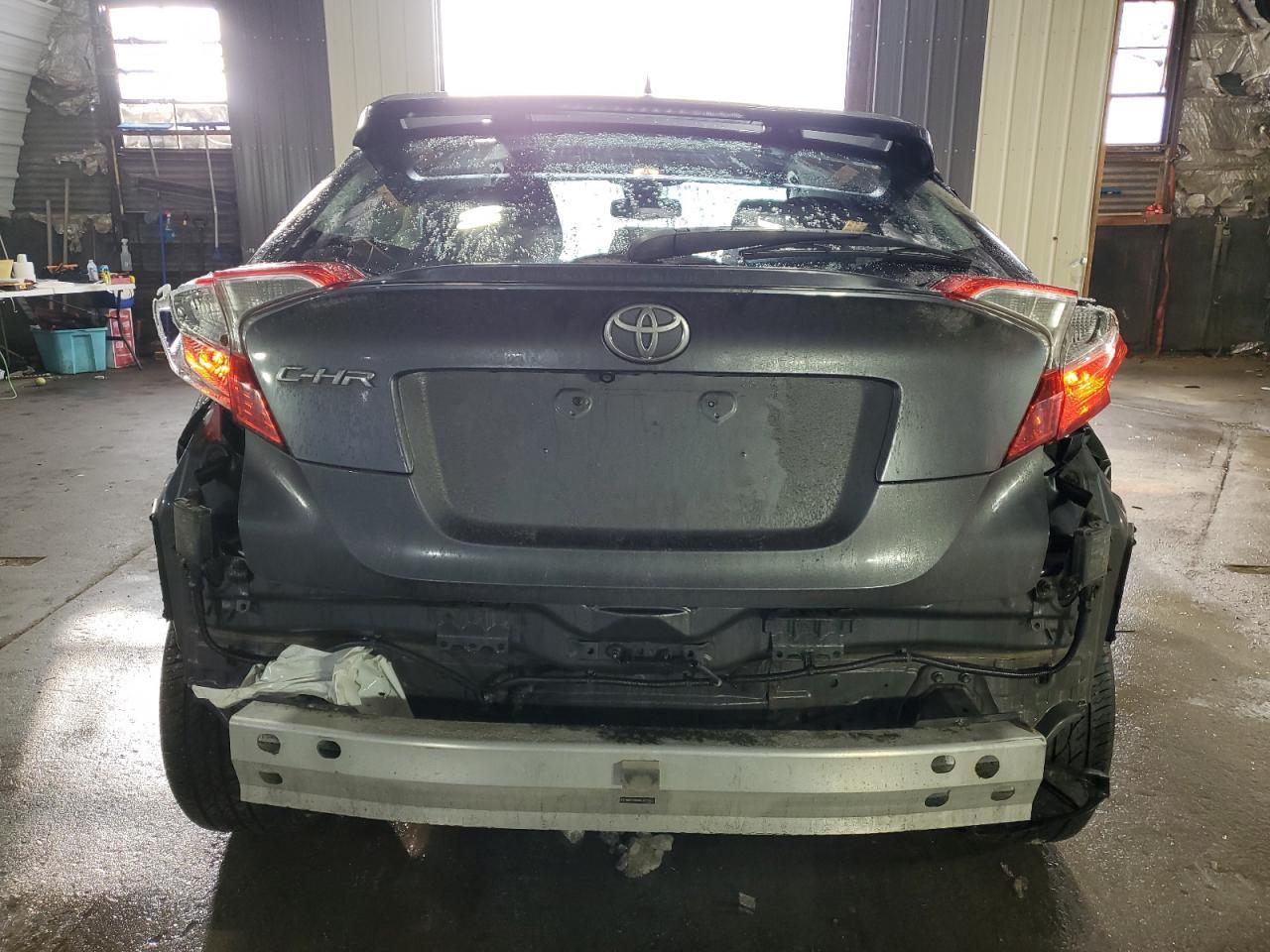 2018 TOYOTA C-HR XLE - Image 6