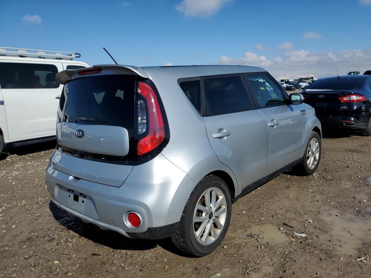 2019 KIA SOUL + - Image 3