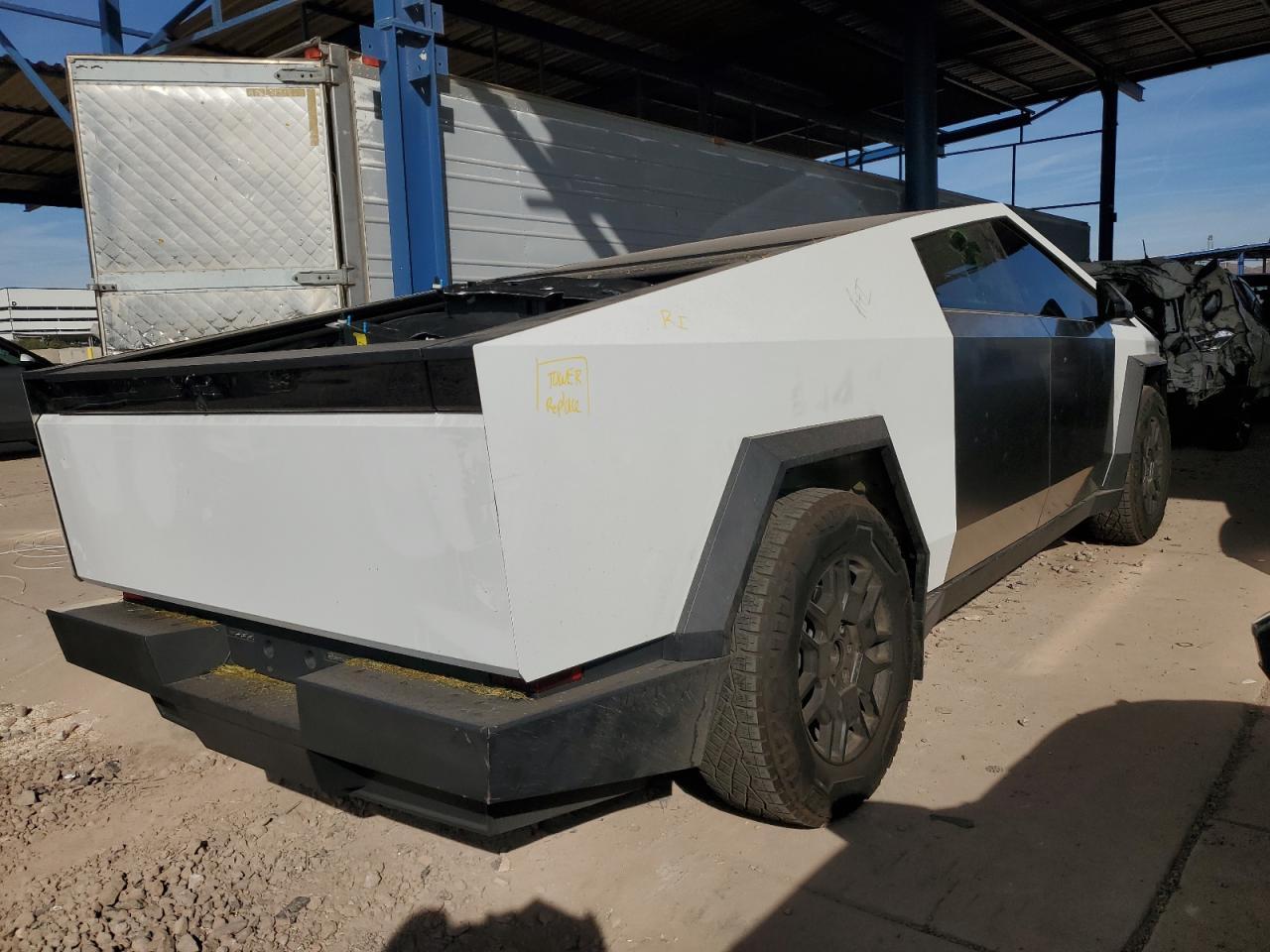 2024 TESLA CYBERTRUCK - Image 3