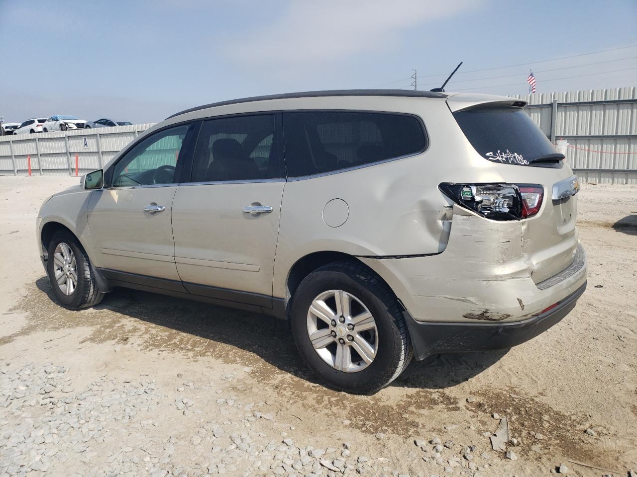2014 CHEVROLET TRAVERSE L - Image 2