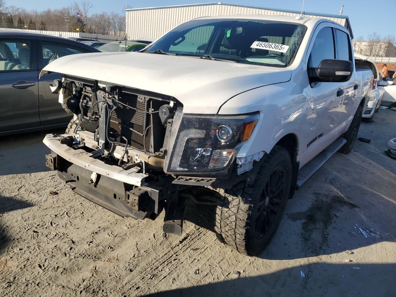 2018 NISSAN TITAN SV