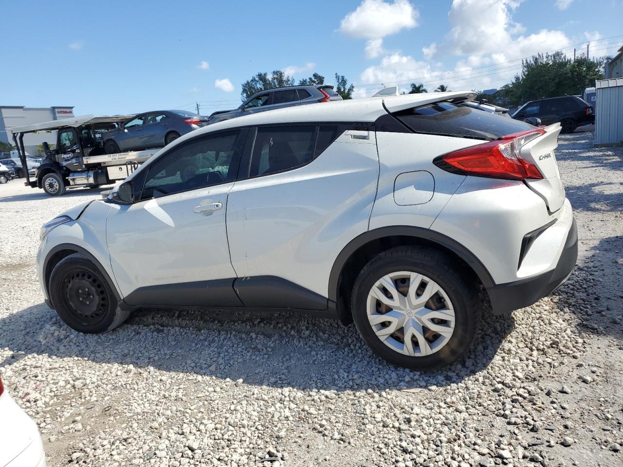 2021 TOYOTA C-HR XLE - Фото 2