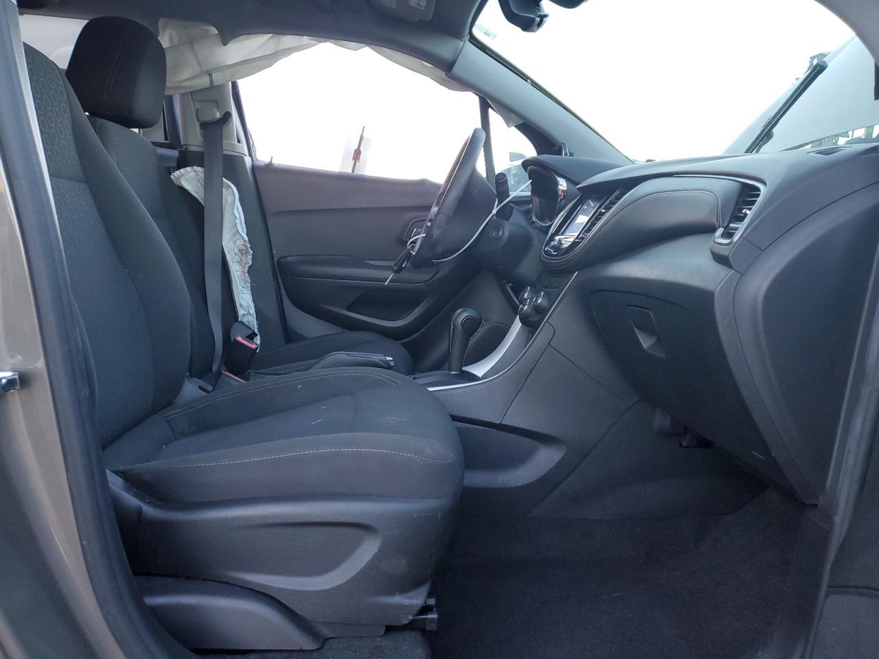 2021 CHEVROLET TRAX LS - Image 7