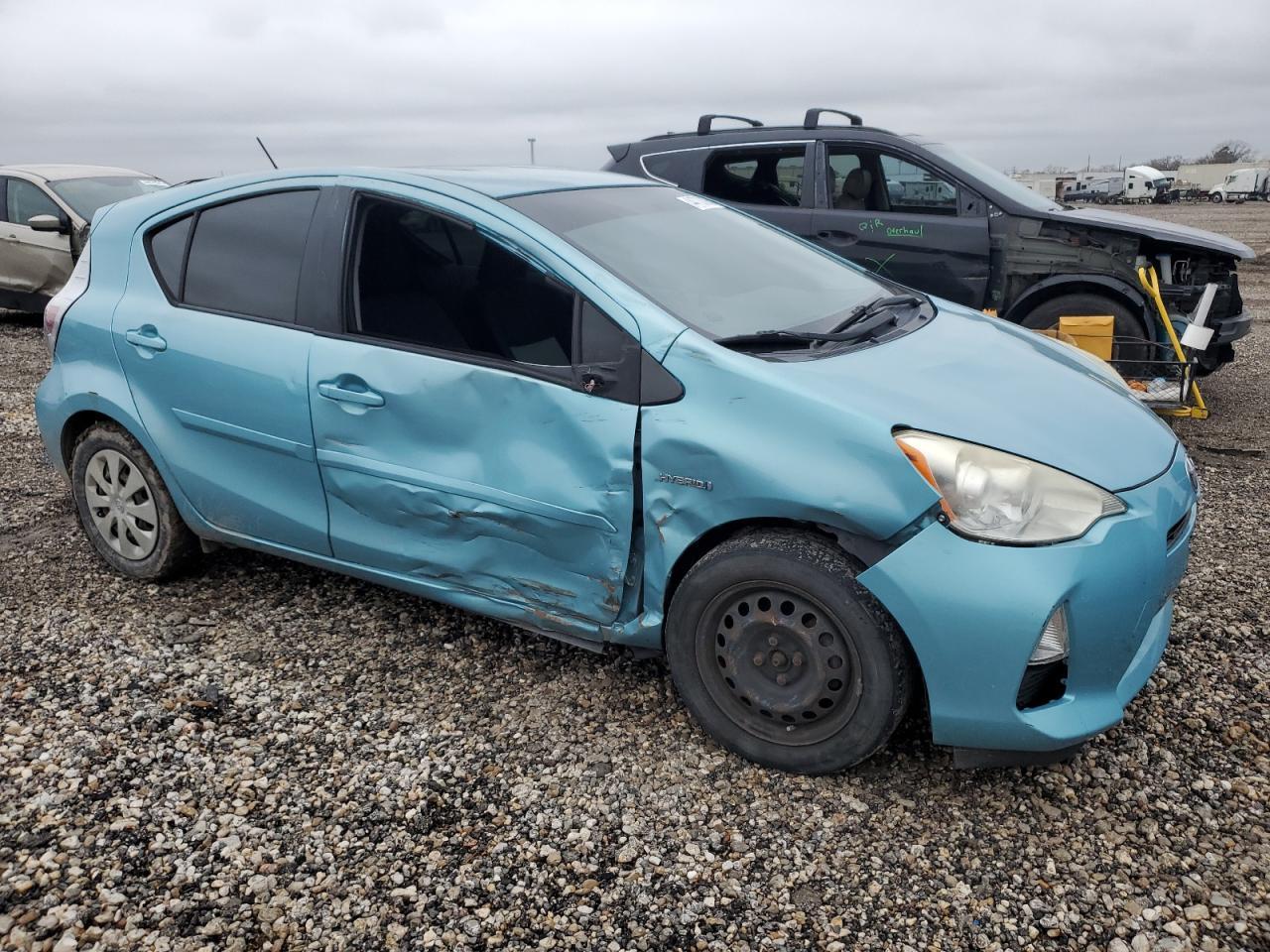 2013 TOYOTA PRIUS C - Фото 4