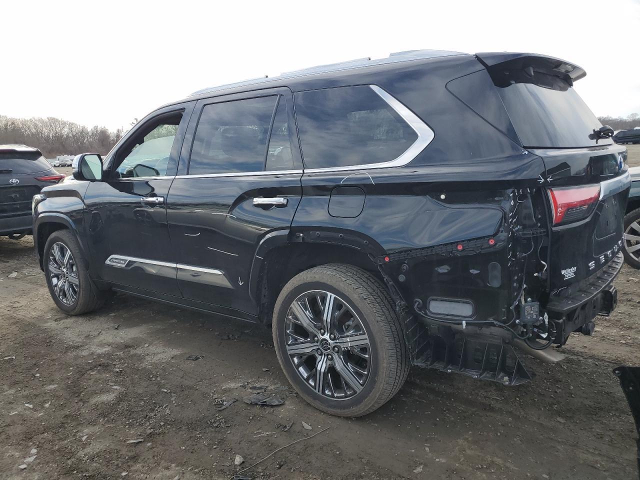 2023 TOYOTA SEQUOIA SR - Фото 2