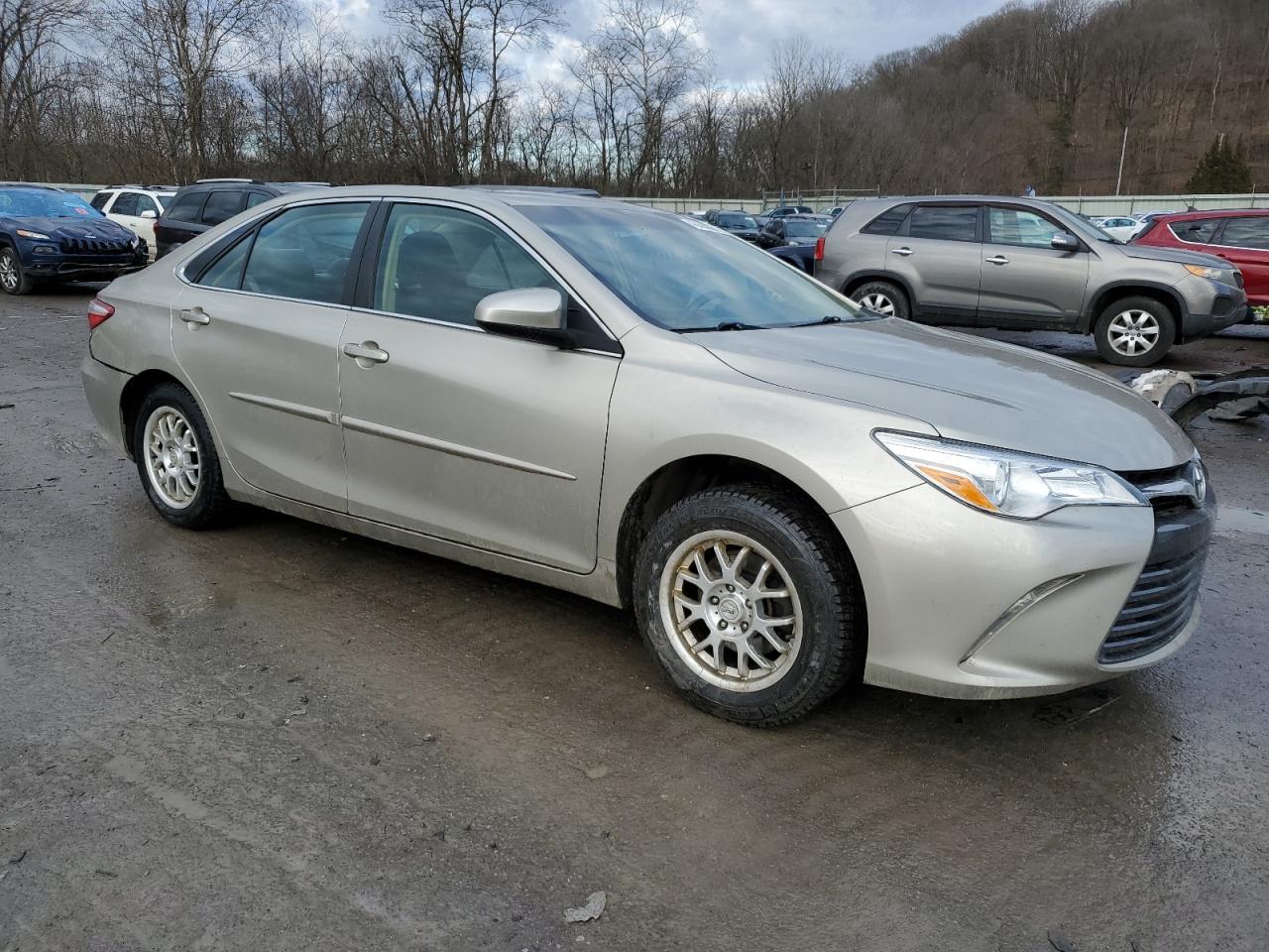 2017 TOYOTA CAMRY LE - Фото 4