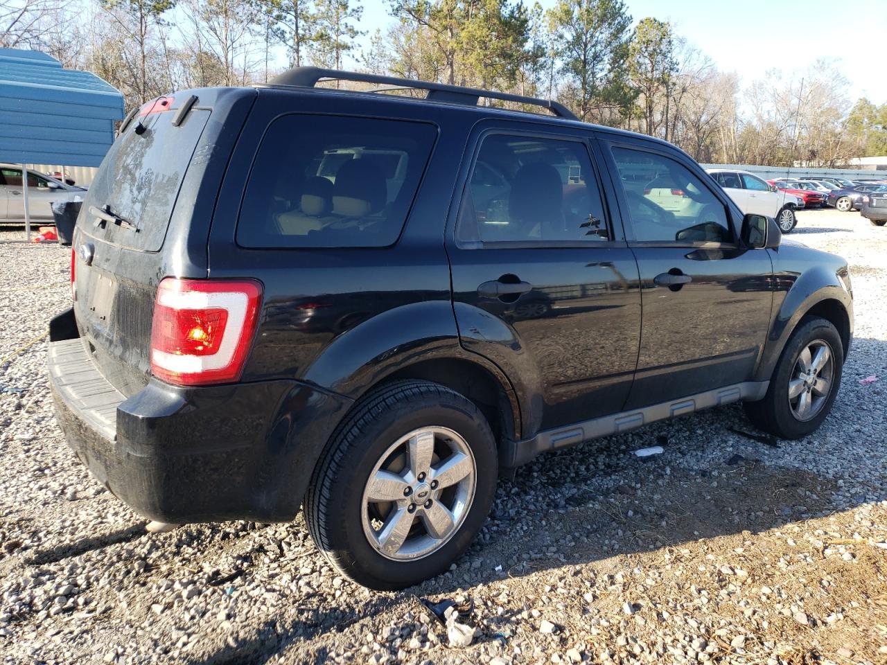 2010 FORD ESCAPE XLT - Image 3
