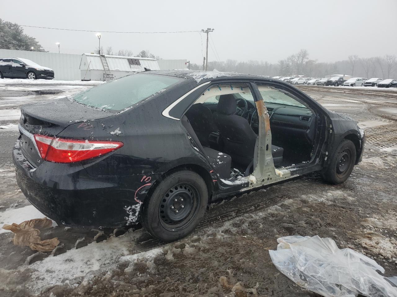2017 TOYOTA CAMRY LE - Фото 3